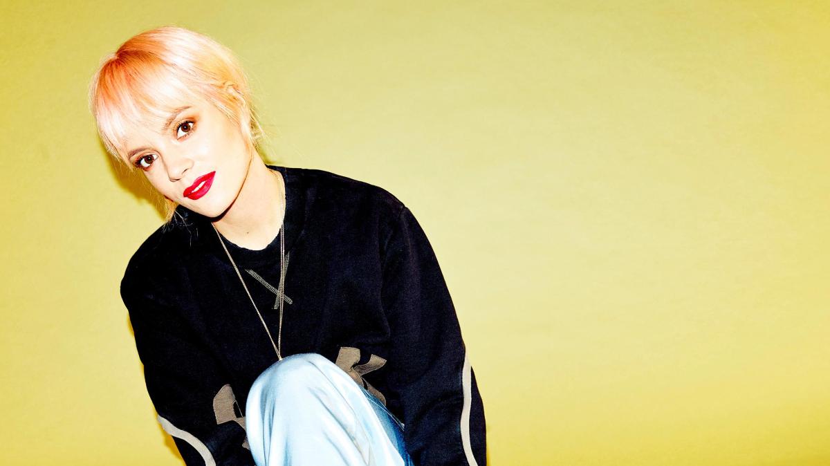 Lily Allen powraca z nową wersją singla z przełomowej płyty. Gościnnie Jade