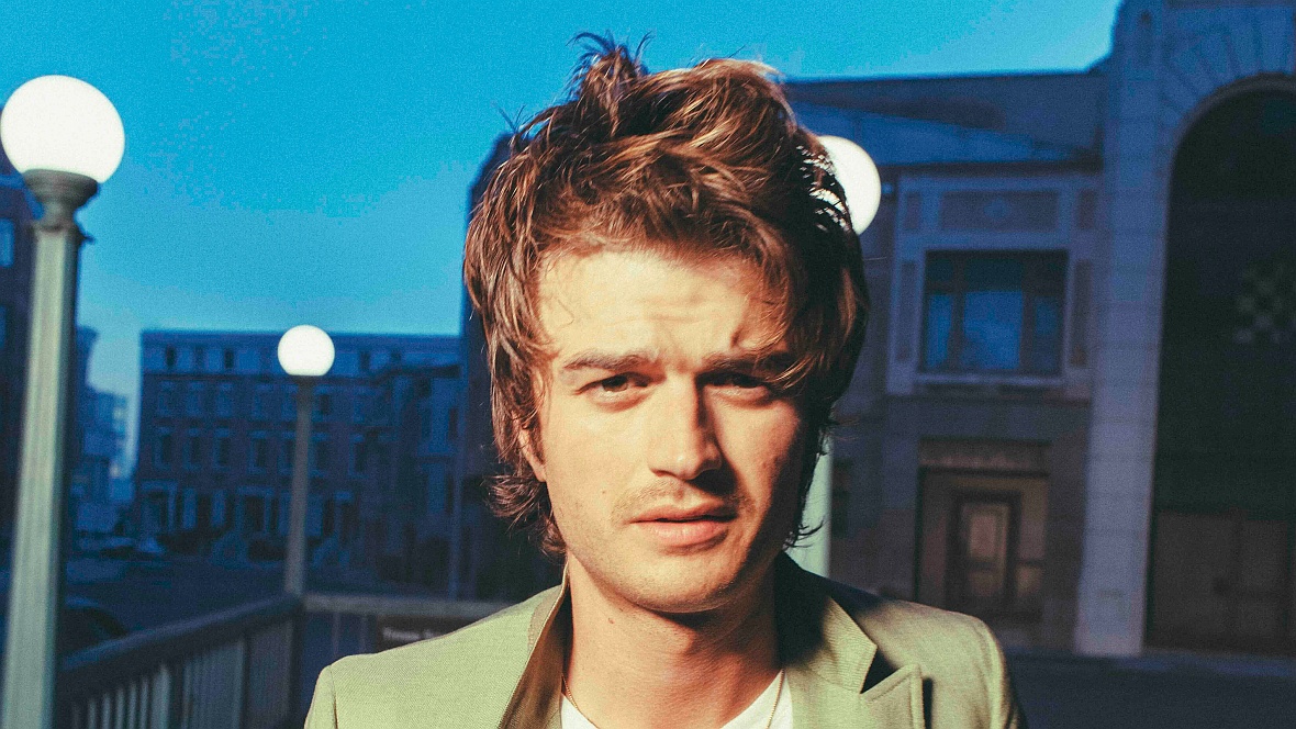 Djo wraca z niespodzianką dla fanów. 12 nowych kawałków!