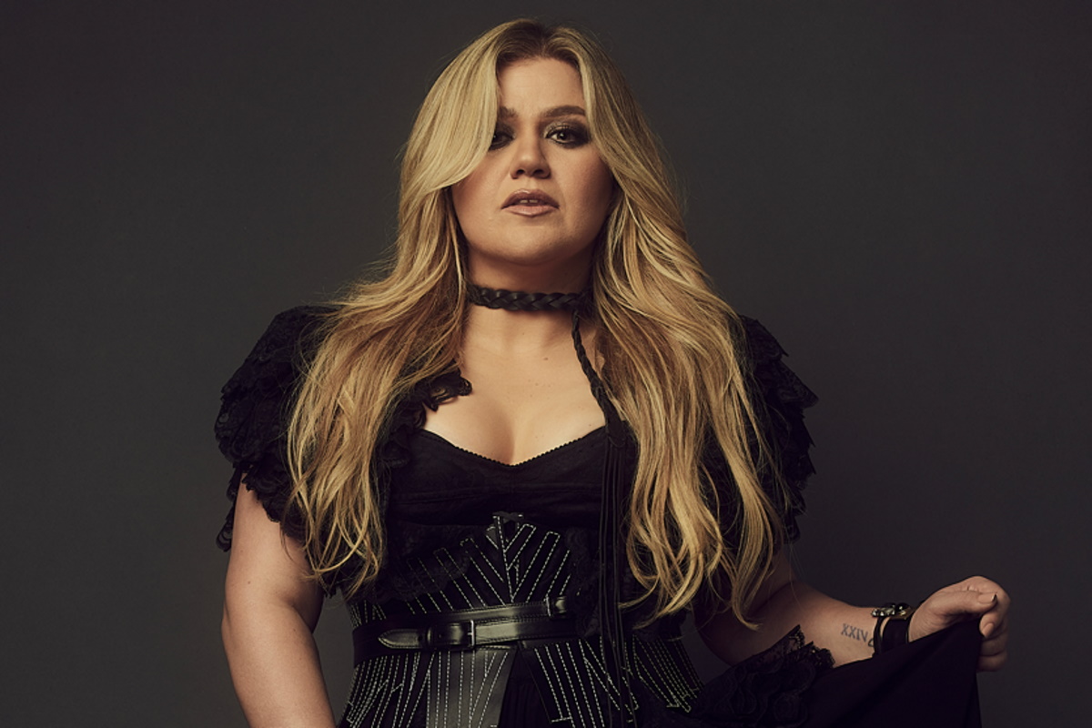 Kelly Clarkson opublikowała nowy, romantyczny singiel. Zobacz teledysk!