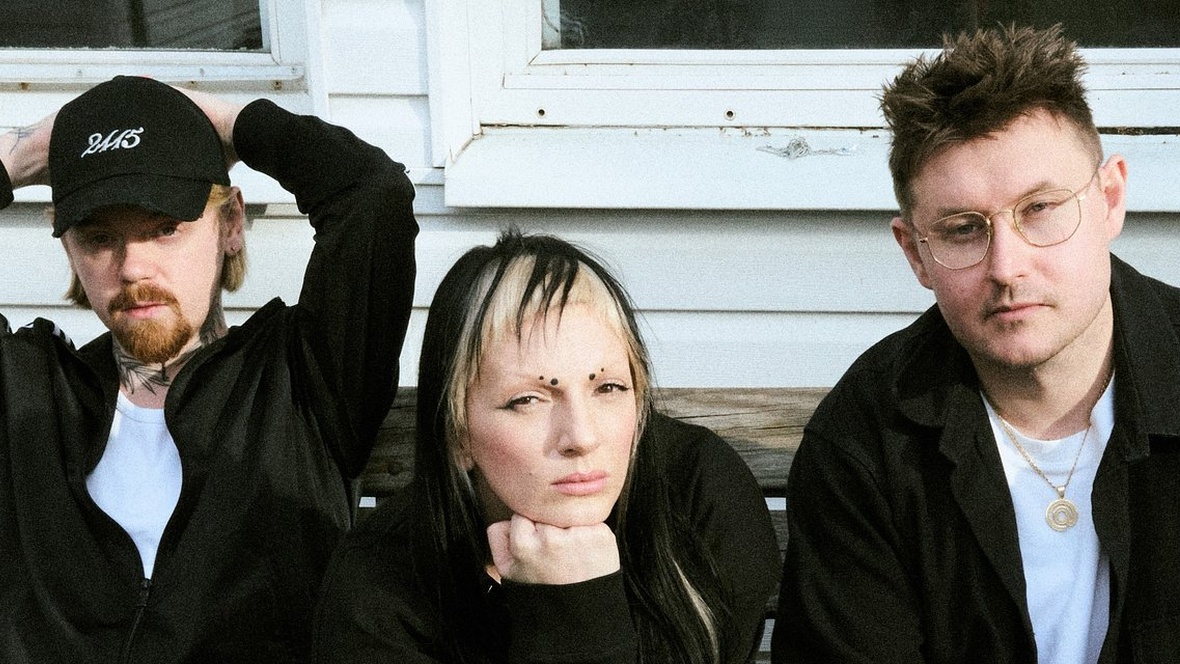 Sarsa zaprosiła dwóch wyjątkowych gości, z którymi nagrała przebój „Naucz mnie”