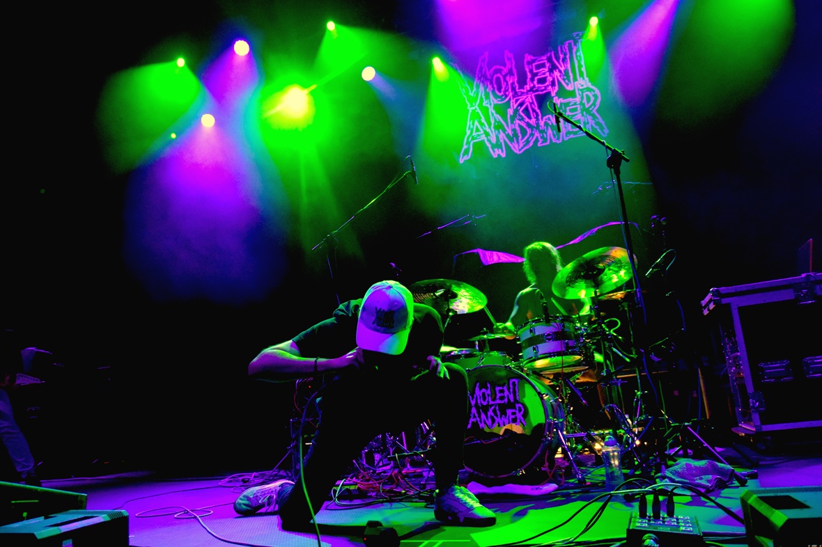 A Day To Remember: Ogień, dymy i plażowe piłki w Warszawie [GALERIA]