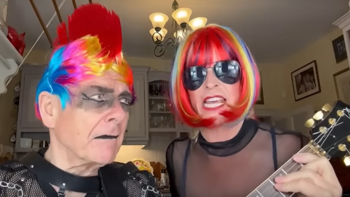 Robert Fripp i Toyah Willcox przypomnieli o sobie w tęczowej odsłonie [WIDEO]