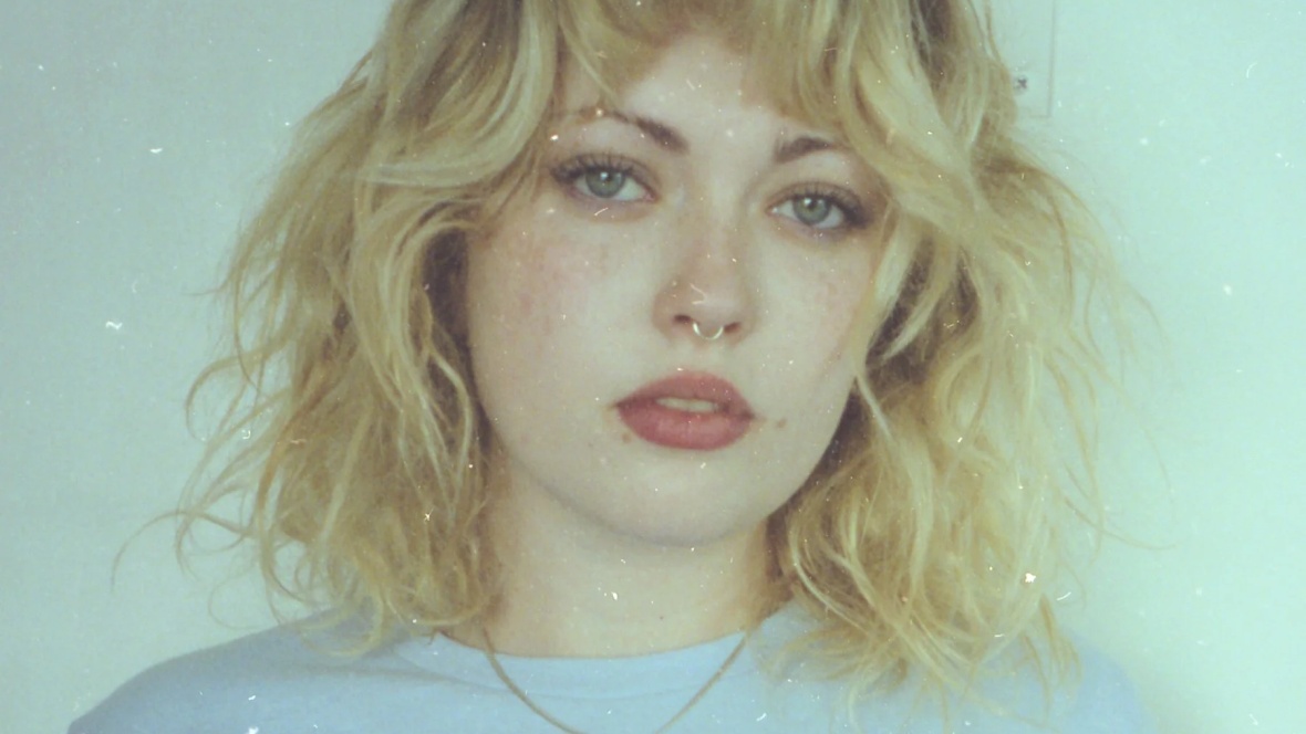 Violet – 19-letnia córka Dave’a Grohla – podpisała kontrakt wydawniczy